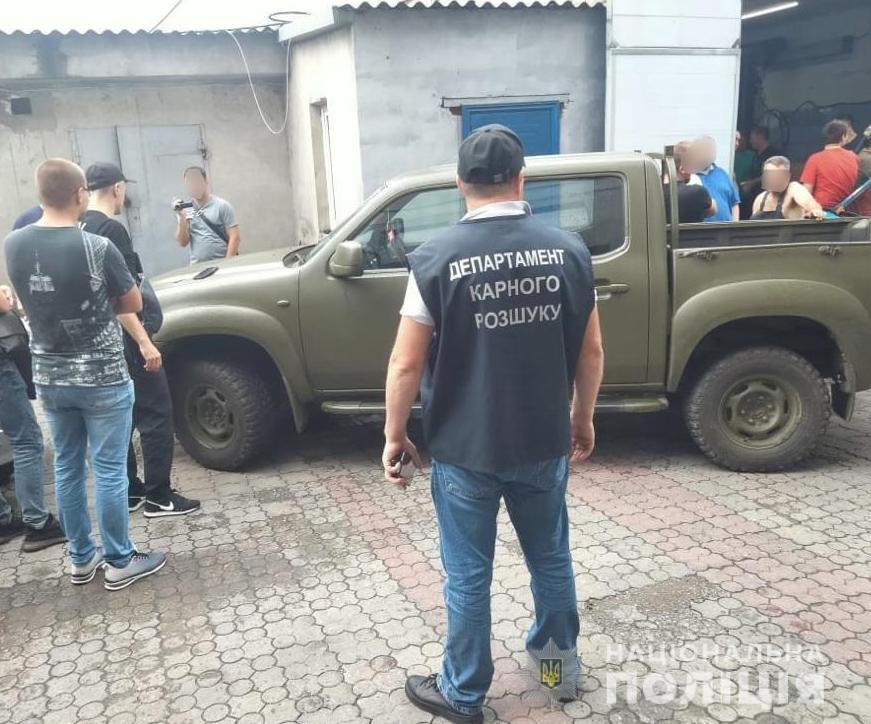 Під виглядом волонтерів Під виглядом волонтерів