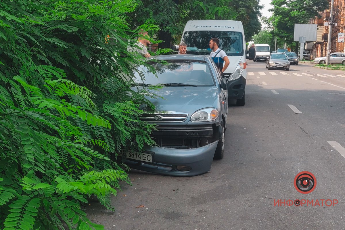 "Нива" їхала по Бородинській в бік вулиці Грушевського "Нива" їхала по Бородинській в бік вулиці Грушевського