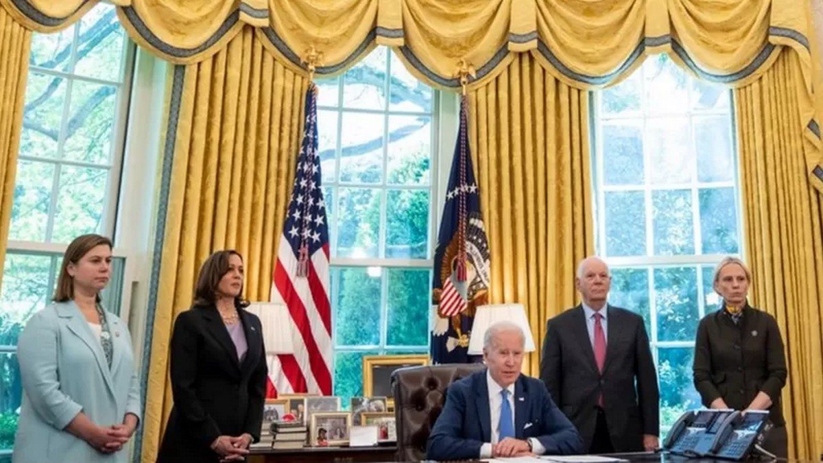 Вікторія Спартц була присутня на церемонії підписання ленд-лізу