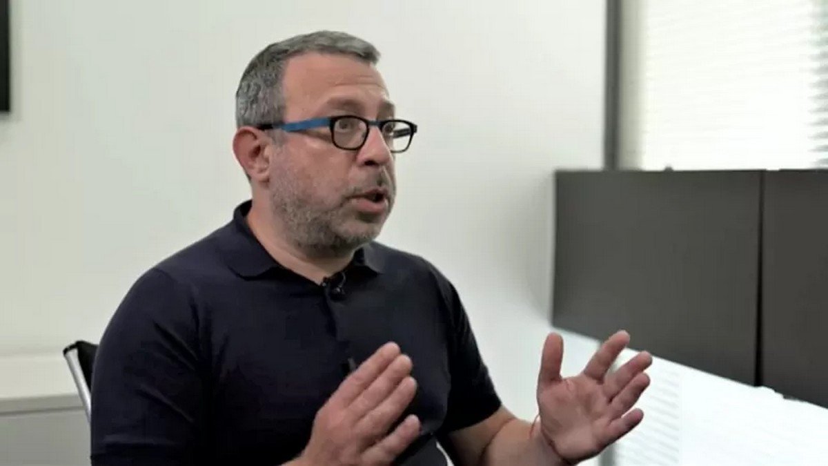 Я все одно повернуся до України