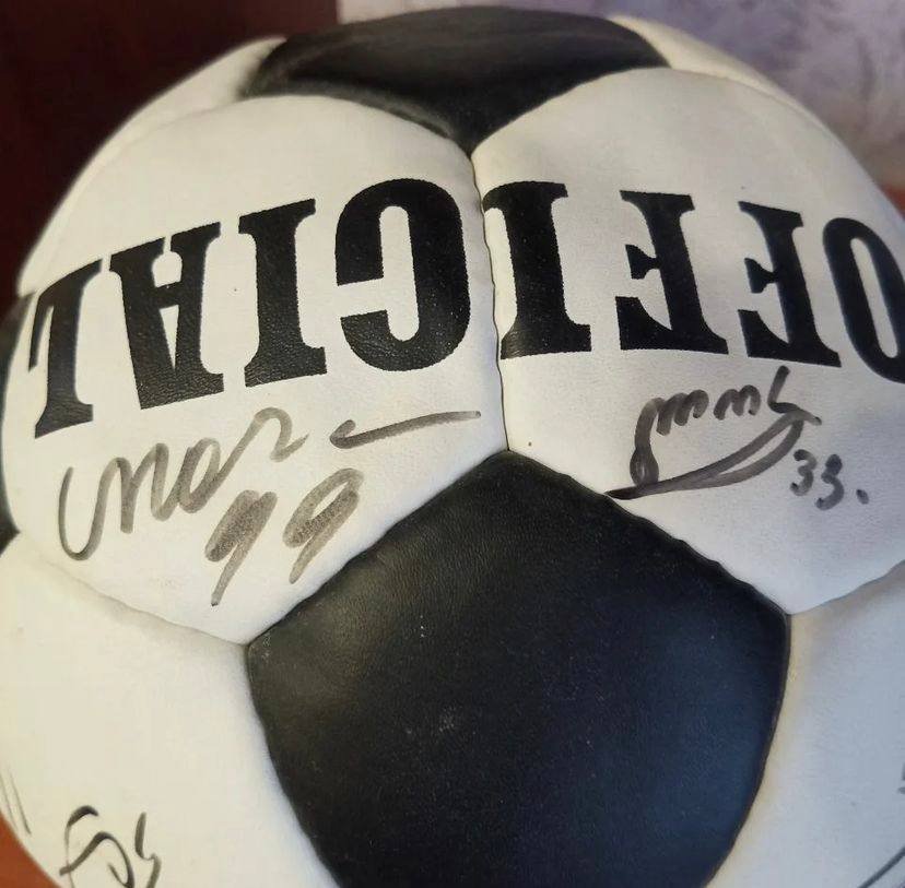 М'яч з автографами М'яч з автографами