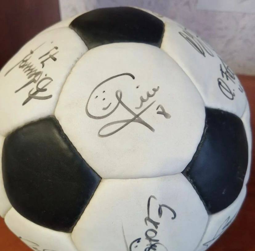 Автографи футболістів ФК "Дніпро" Автографи футболістів ФК "Дніпро"