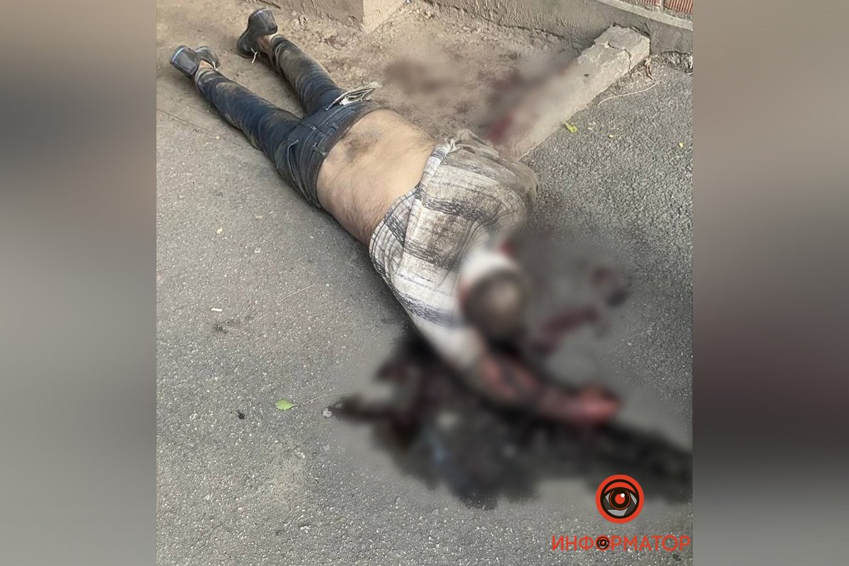 У Дніпрі на Робочій знайшли тіло чоловіка у крові 1