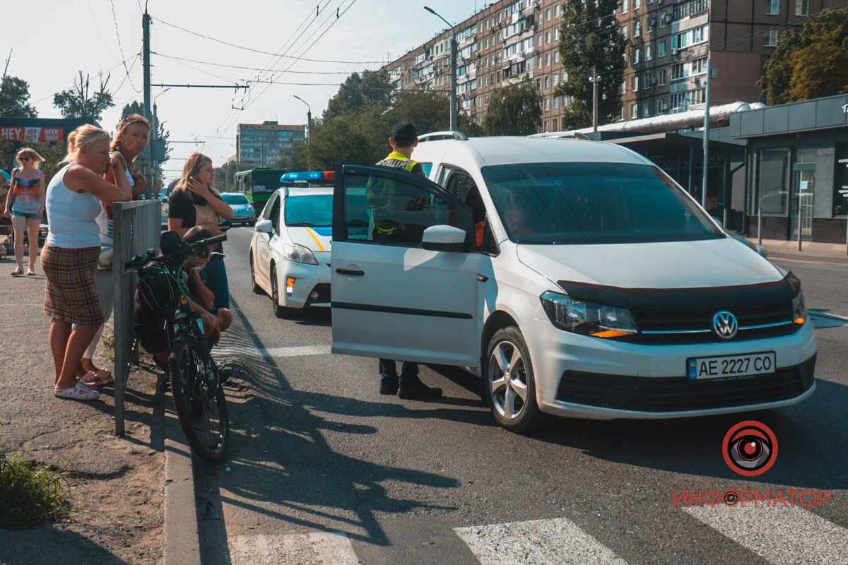 Велосипедист врізався в Volkswagen