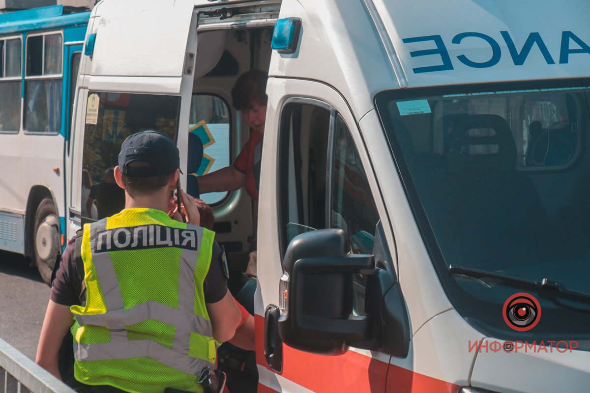 Щоб уникнути зіткнення з авто Volkswagen почав гальмувати