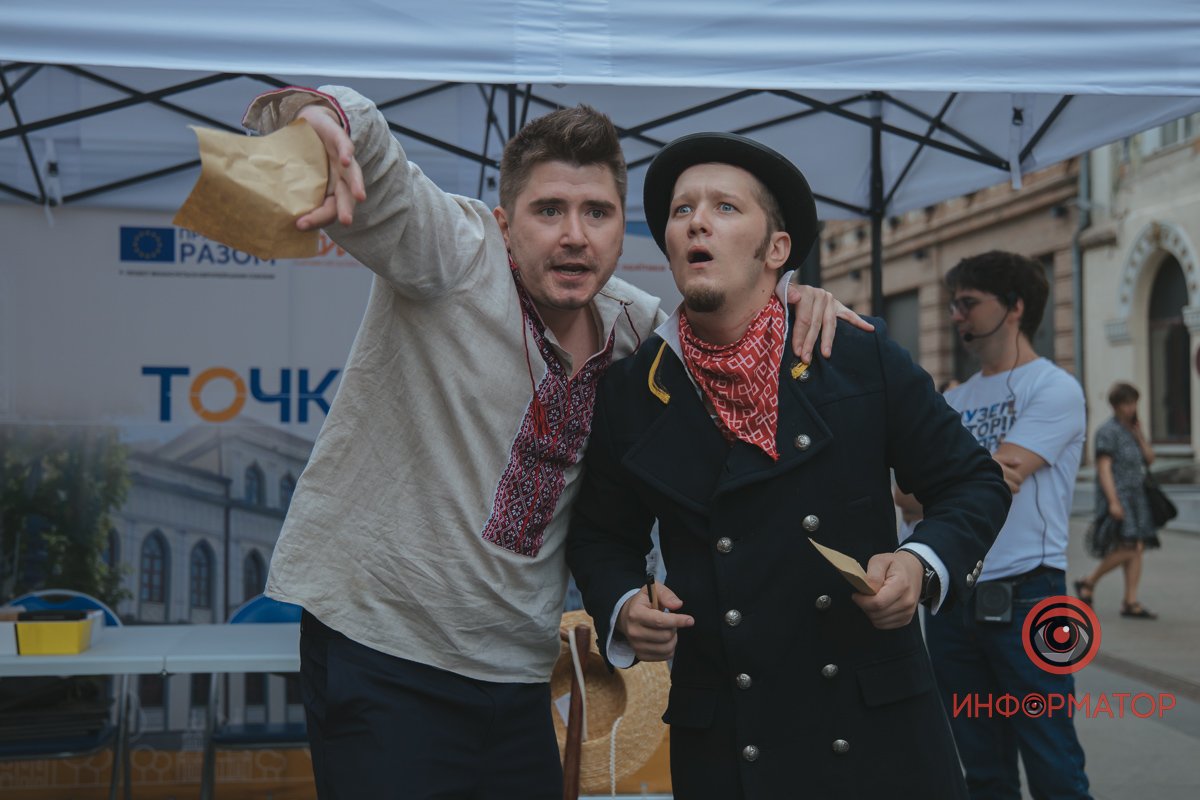 Професійні актори показали невеличку виставу про походження міста