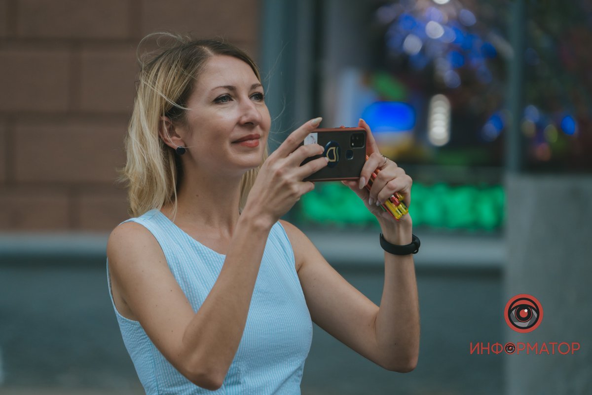 Завдяки унікальному візуальному дизайну та сучасним технологіям освітлення вулиця стала перлиною міста Дніпра