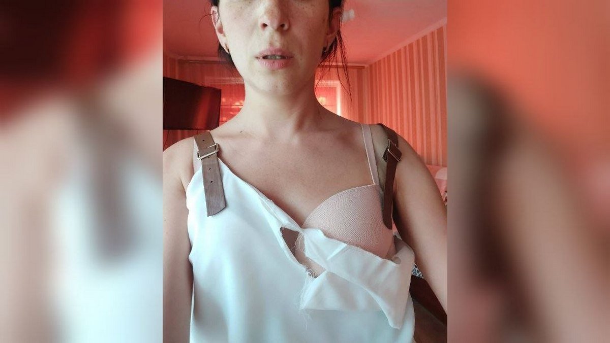 Жінка заявила, начебто водій маршрутки №39 порвав їй блузку Жінка заявила, начебто водій маршрутки №39 порвав їй блузку