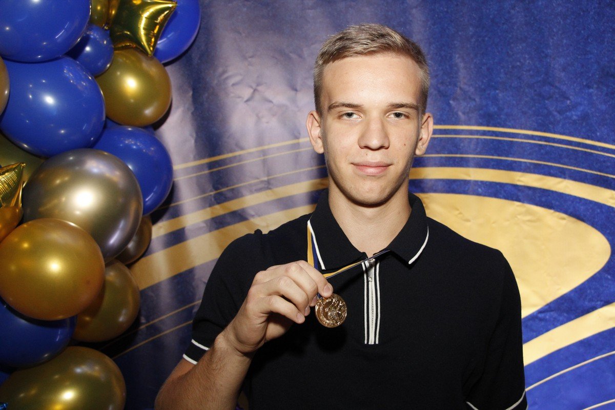 Випускник 141-ї школи Ярослав Павлик Випускник 141-ї школи Ярослав Павлик