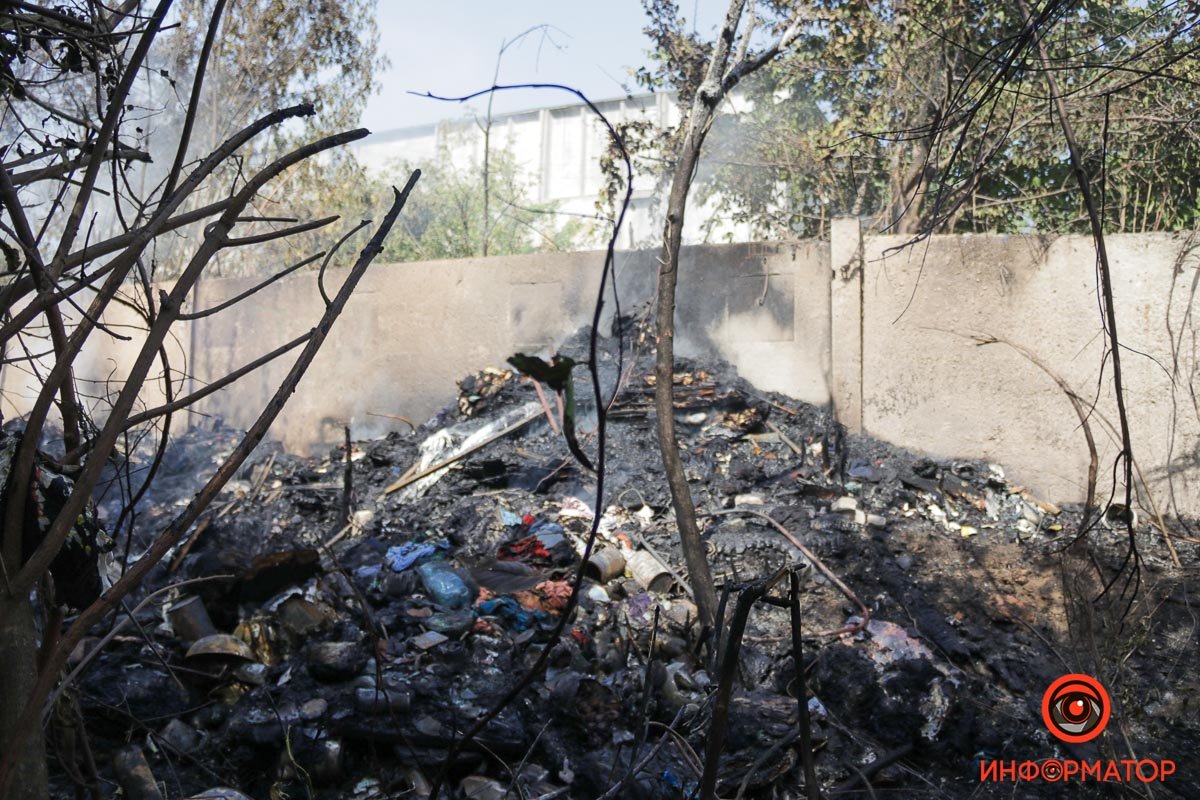 В Дніпрі біля проїзду Гальченко горіло звалище 1