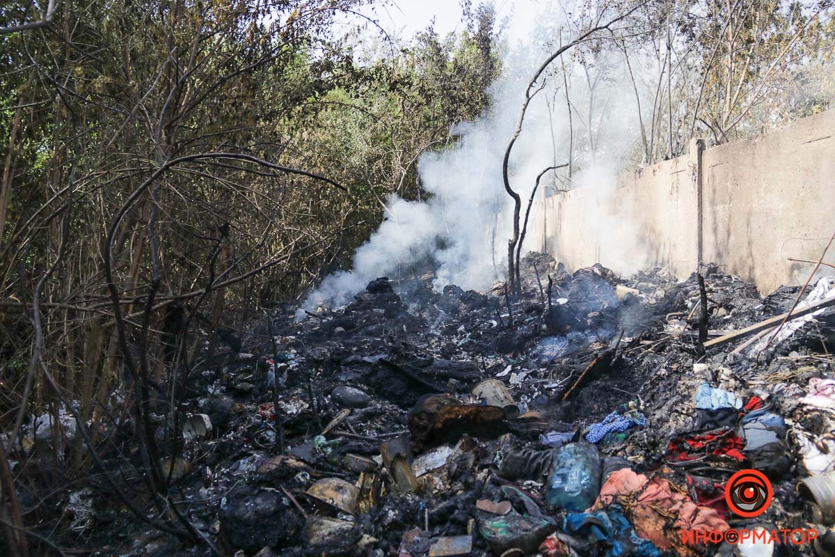 В Дніпрі біля проїзду Гальченко горіло звалище 3