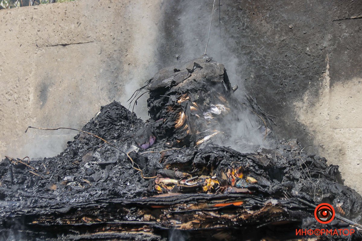 В Дніпрі біля проїзду Гальченко горіло звалище 4