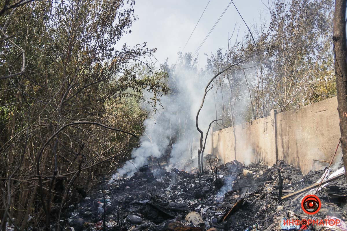 В Дніпрі біля проїзду Гальченко горіло звалище 5