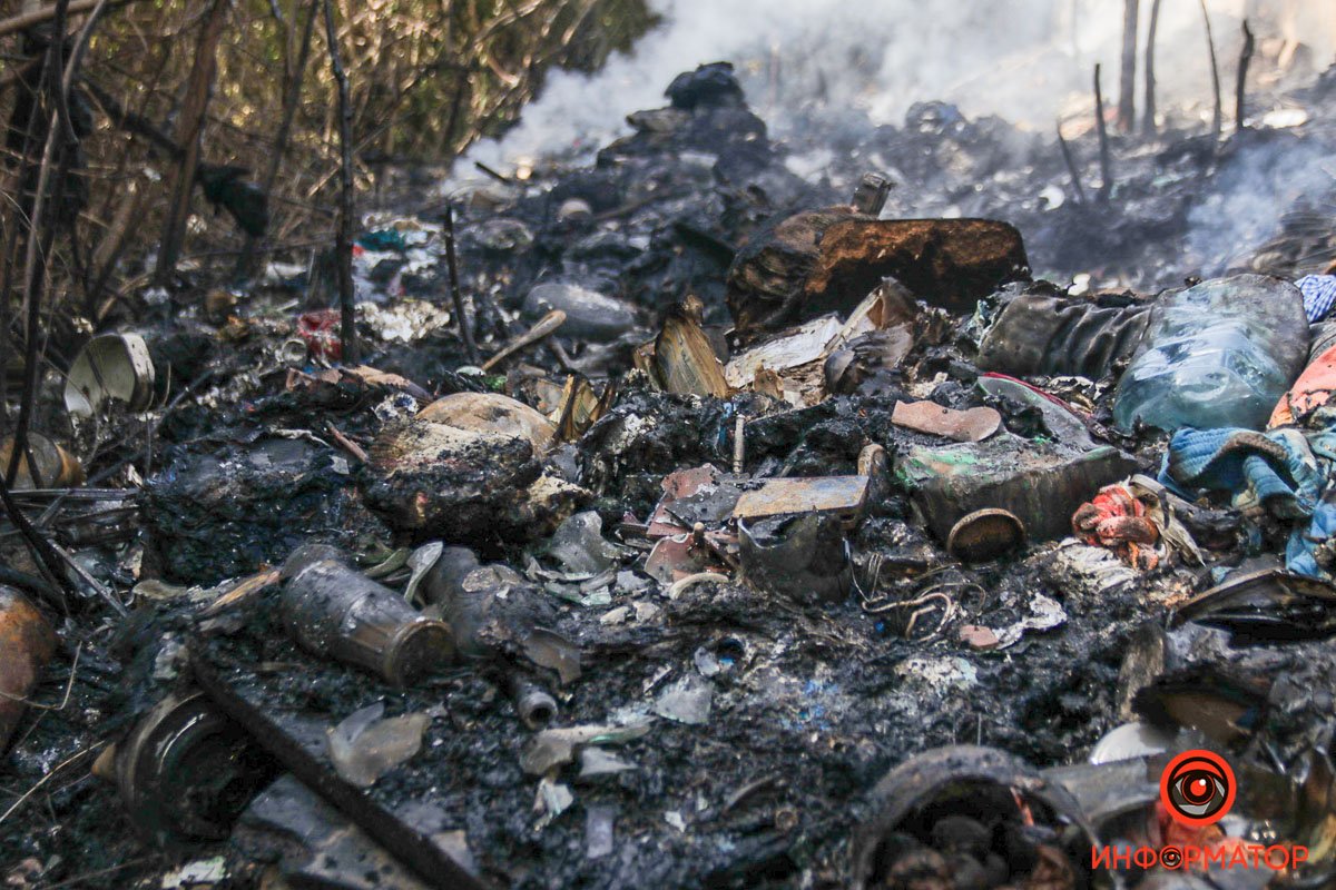 В Дніпрі біля проїзду Гальченко горіло звалище 6