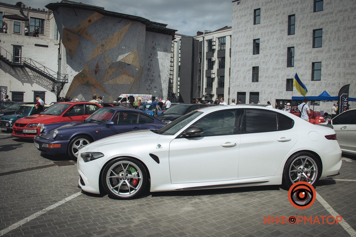 Всі гроши - на допомогу переселенцям Всі гроши - на допомогу переселенцям