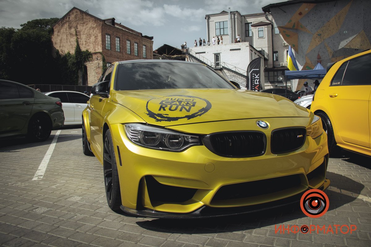 З характером З характером