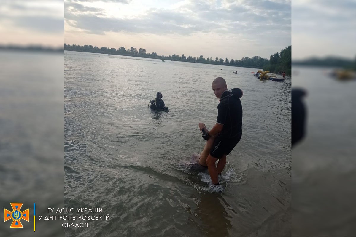 Чоловік потонув Чоловік потонув