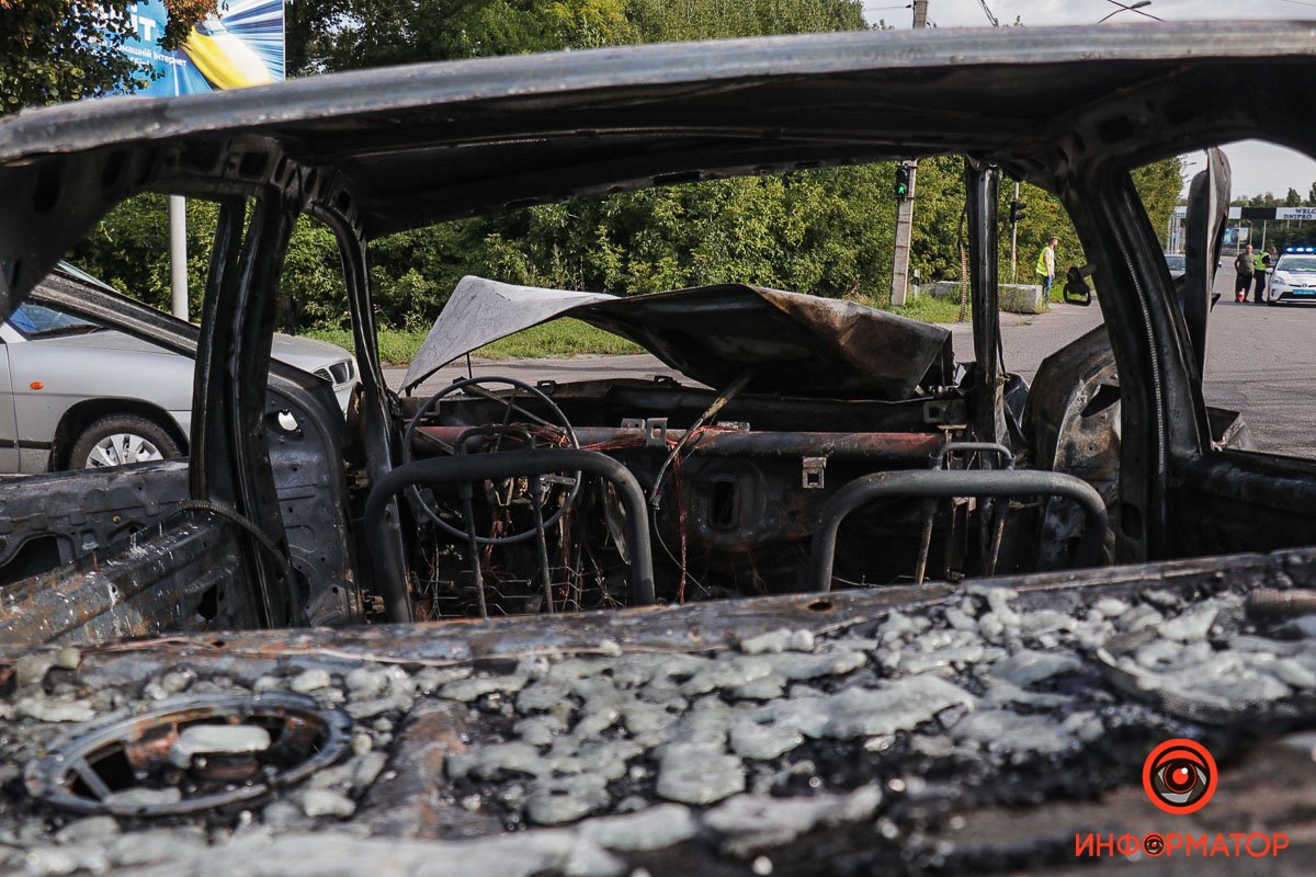 Водія дістали з авто Водія дістали з авто