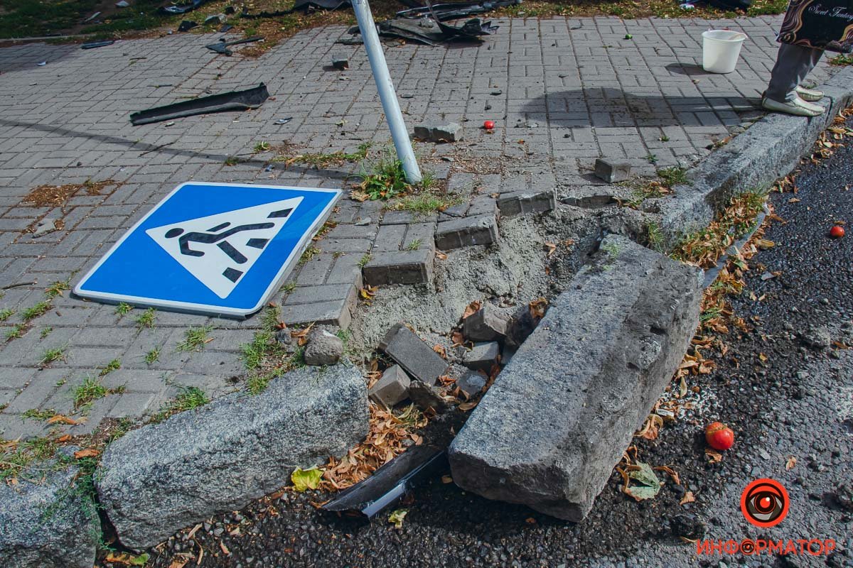 Вдарився об бордюр Вдарився об бордюр