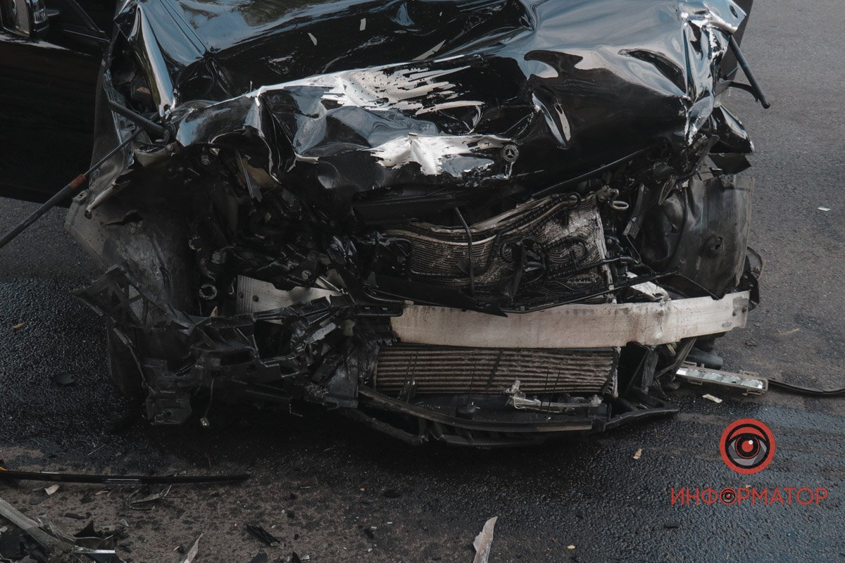 За непідтвердженою інформацією, травмувався водій Mercedes За непідтвердженою інформацією, травмувався водій Mercedes