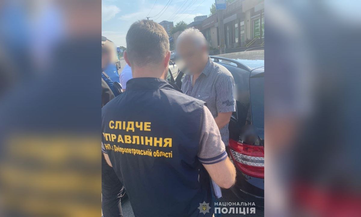 У Дніпрі посадовці вимагали 240 тисяч гривень від підприємця У Дніпрі посадовці вимагали 240 тисяч гривень від підприємця