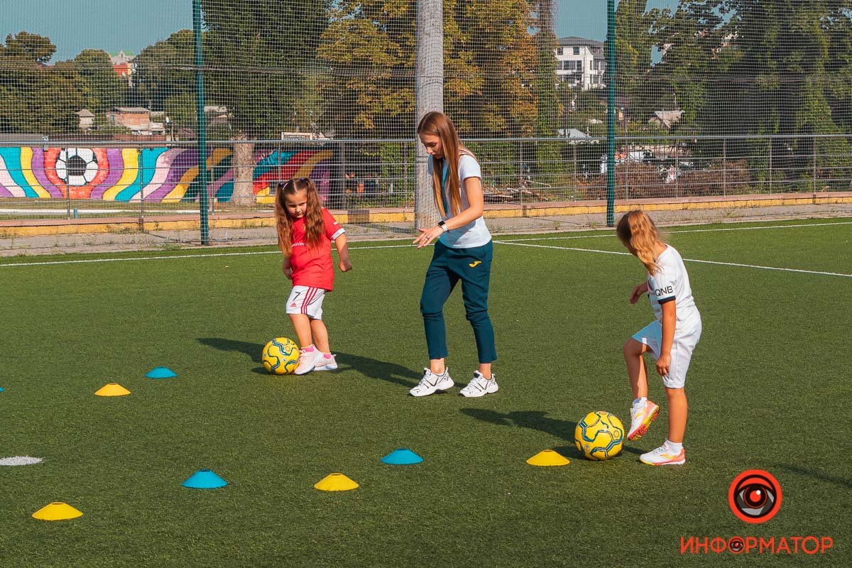 Все більше дівчат та жінок починають захоплюватися футболом