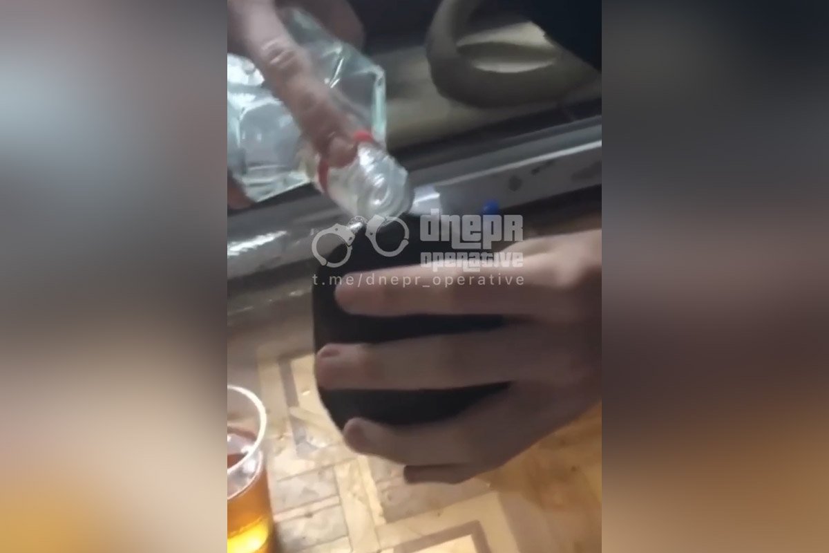 Хлопець поїв черепаху пивом та горілкою