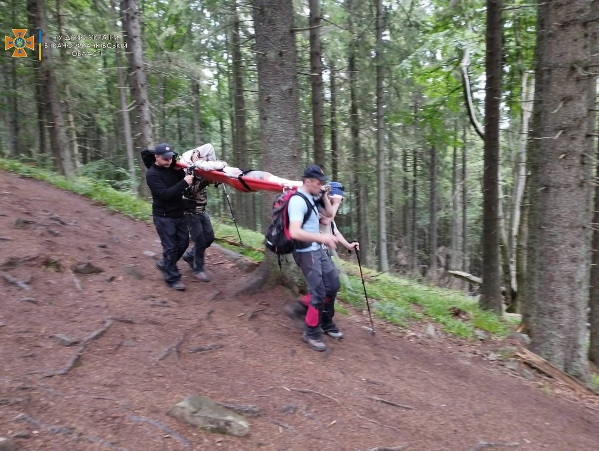 Травмувала ногу