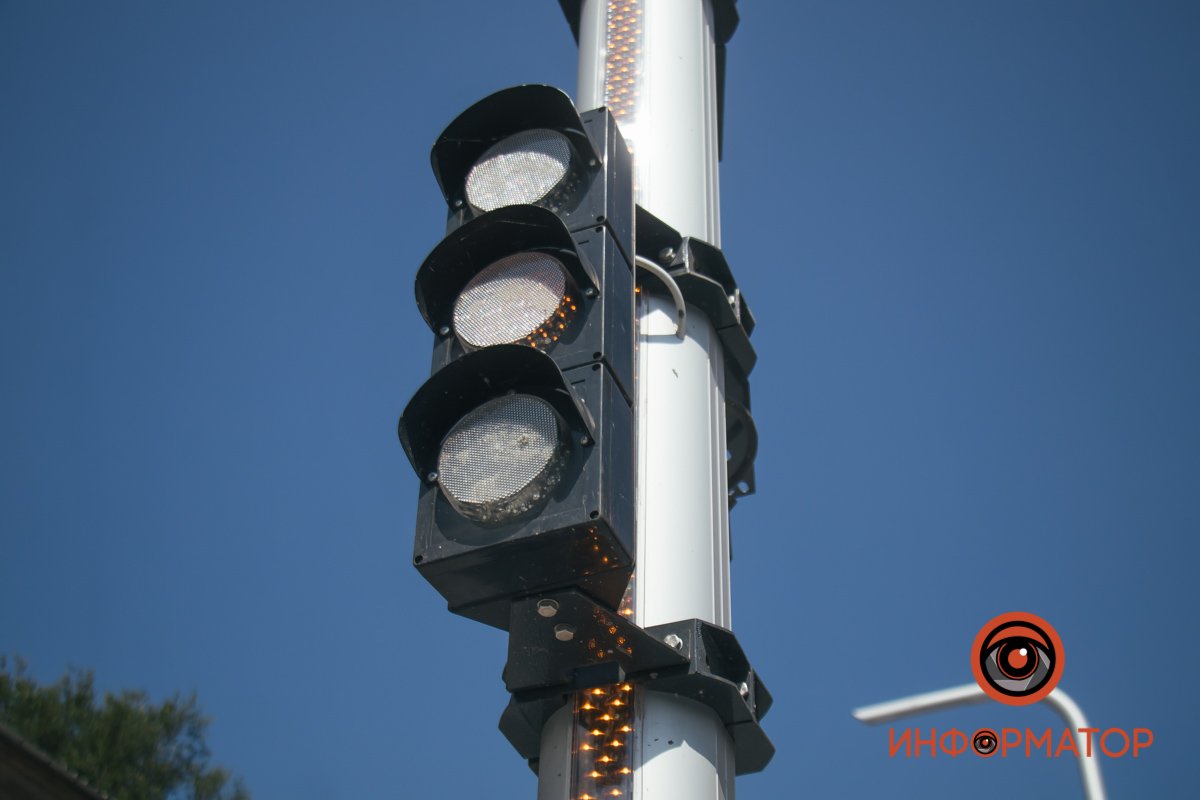 Блимають жовтим