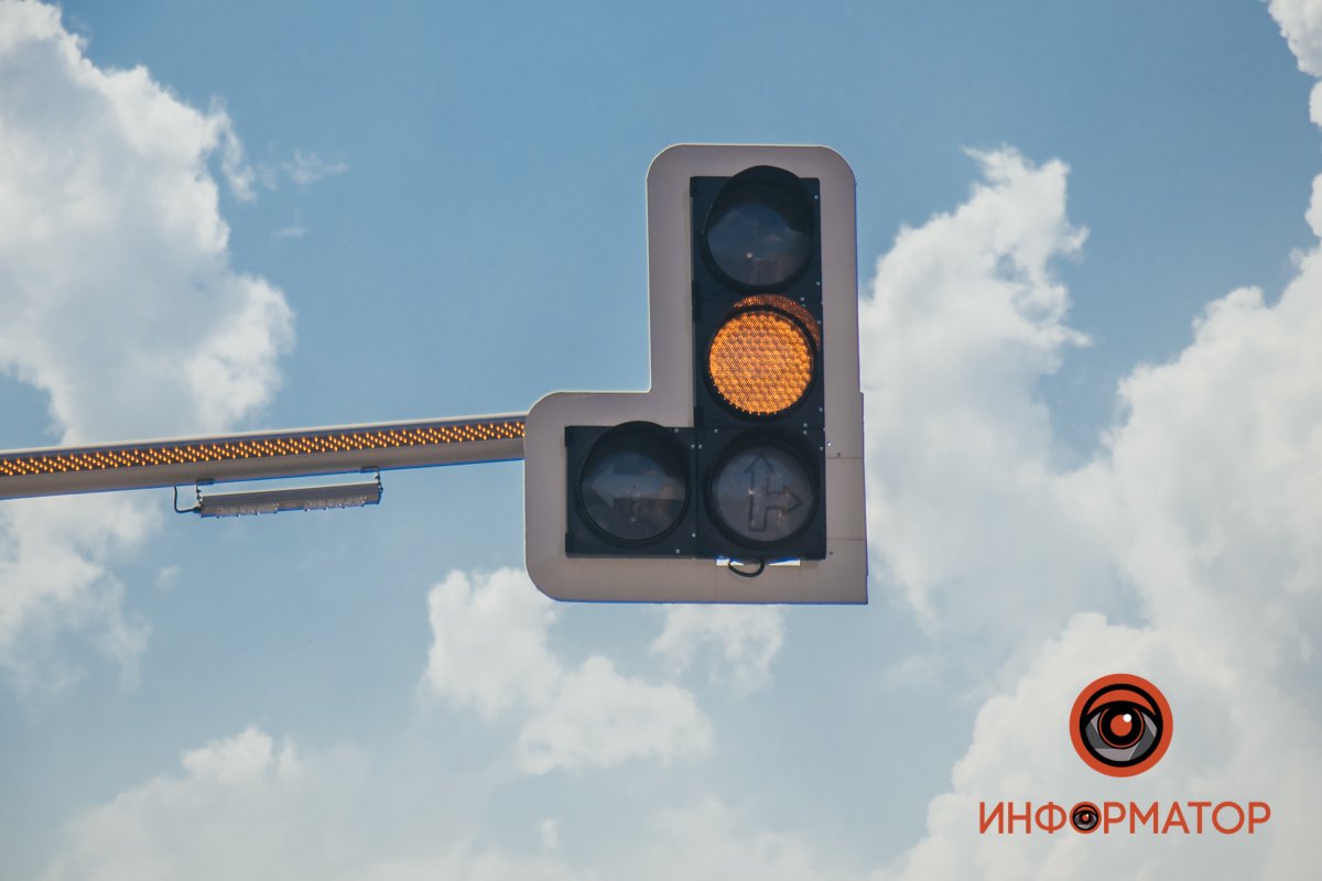 Ще блимають