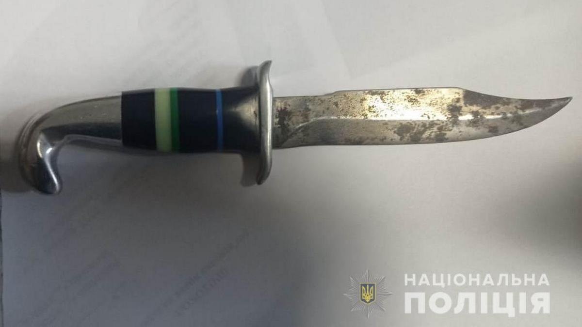 Вдарив ножем у груди Вдарив ножем у груди