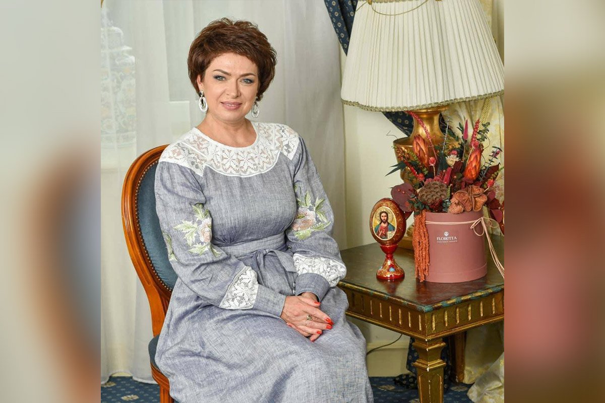 Одяг та прикраси в оренду надають магазини-партнери 