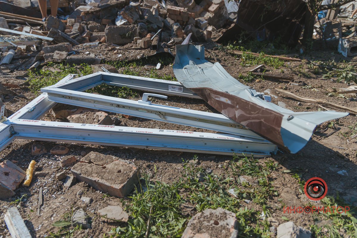 Тепер у самому центрі двора вирва