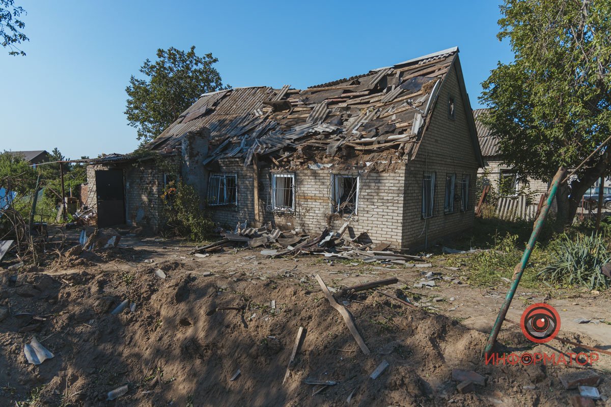 Вибито 6 вікон, пошкоджено гараж, паркан