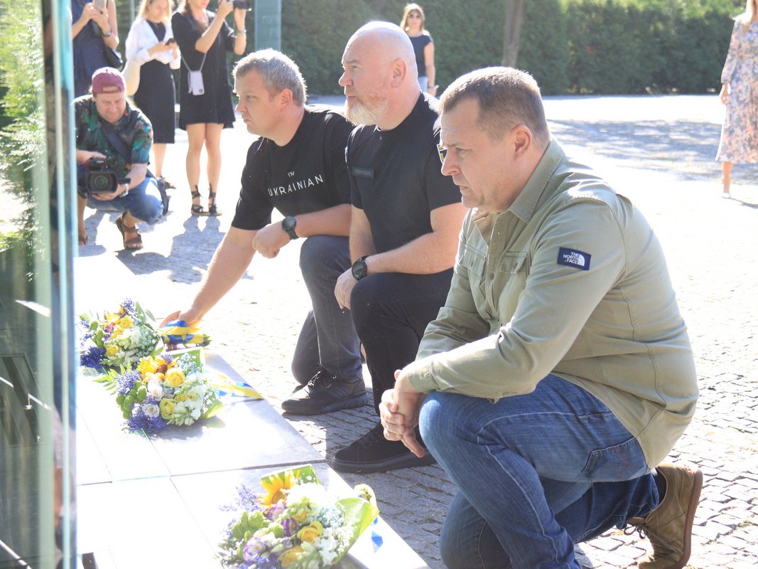 Утром 24 августа в Днепре провели краткую официальную церемонию празднования Дня Независимости Украины