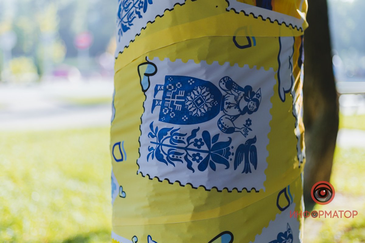 Жіночка в вишуканому українському наряді