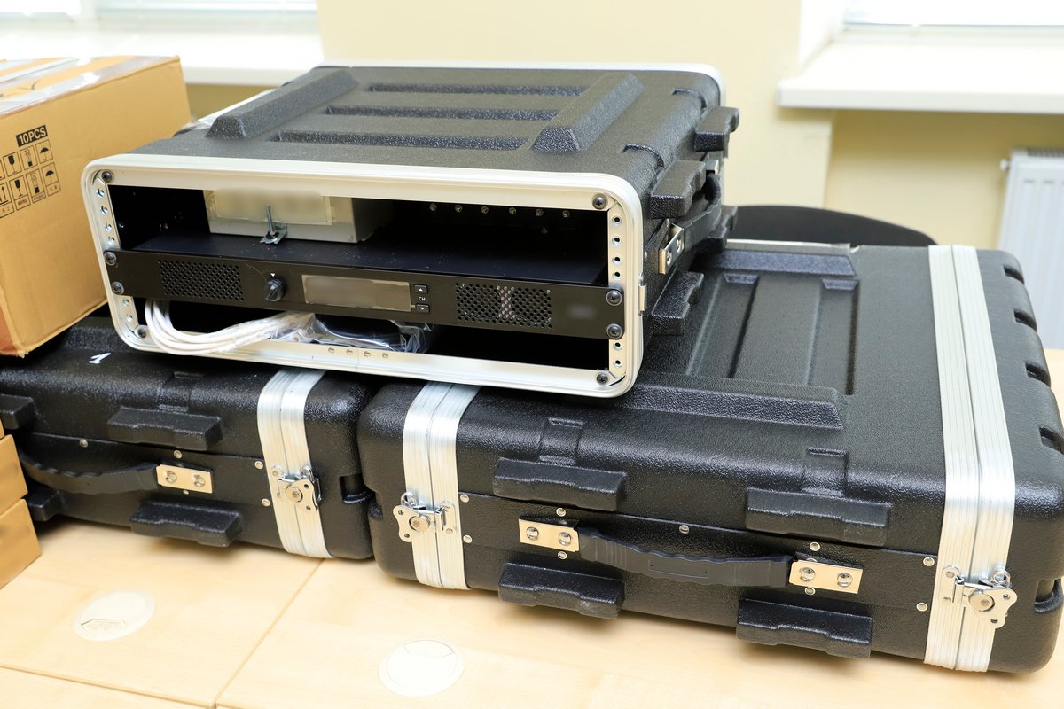 Военные получили сто радиостанций и четыре ретранслятора