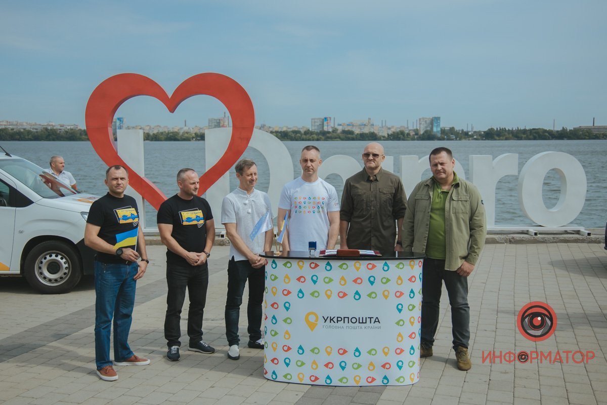 В Днепре презентовали новую марку "Свободные, Несокрушимые, Непобедимые" от "Укрпочты" 7