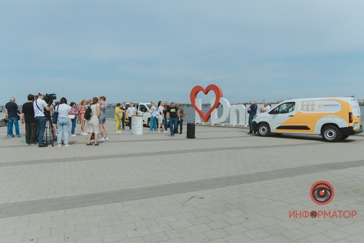 В Днепре презентовали новую марку "Свободные, Несокрушимые, Непобедимые" от "Укрпочты" 2
