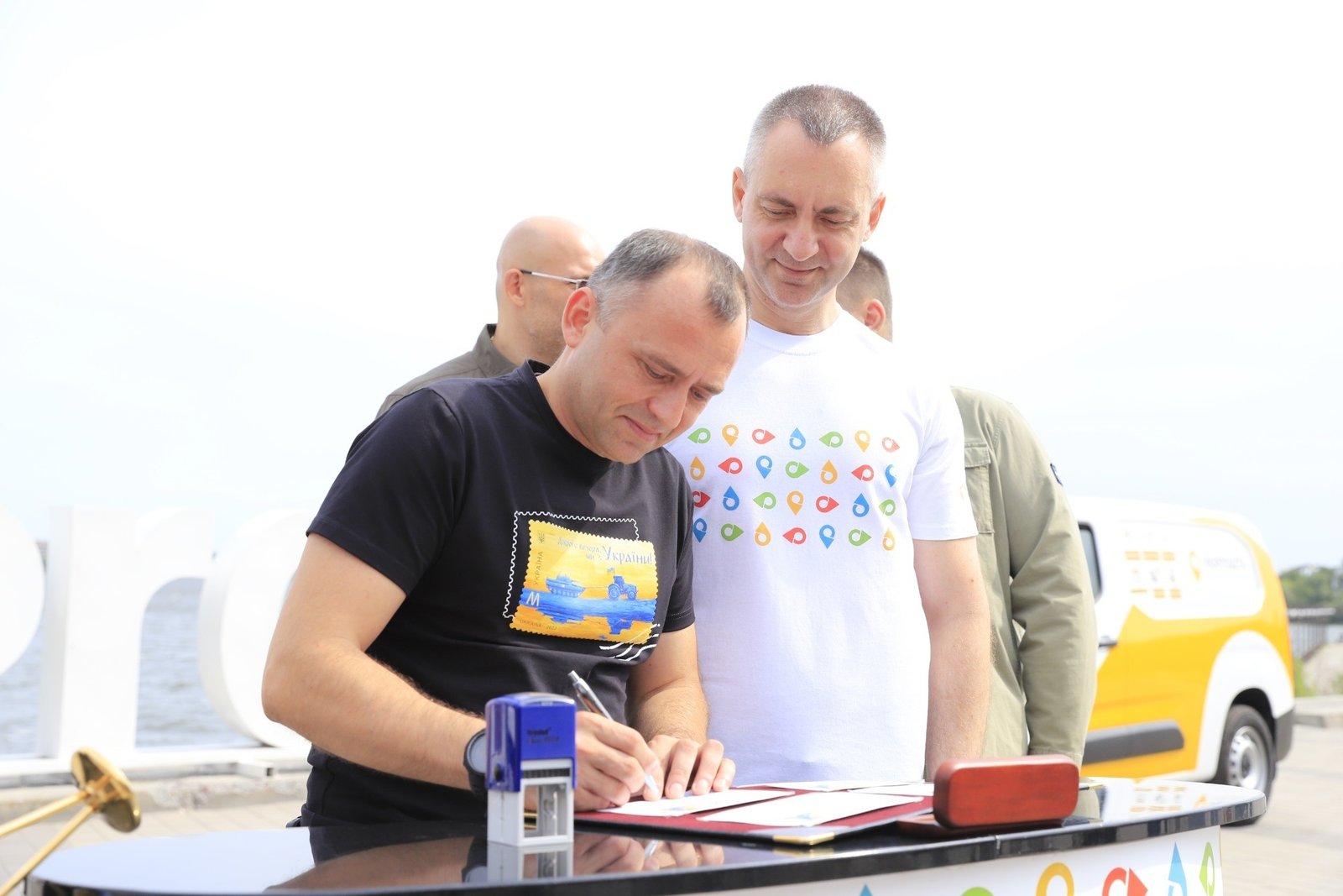 Автором нового поштового блоку став дизайнер з Краматорська Антон Хрупін