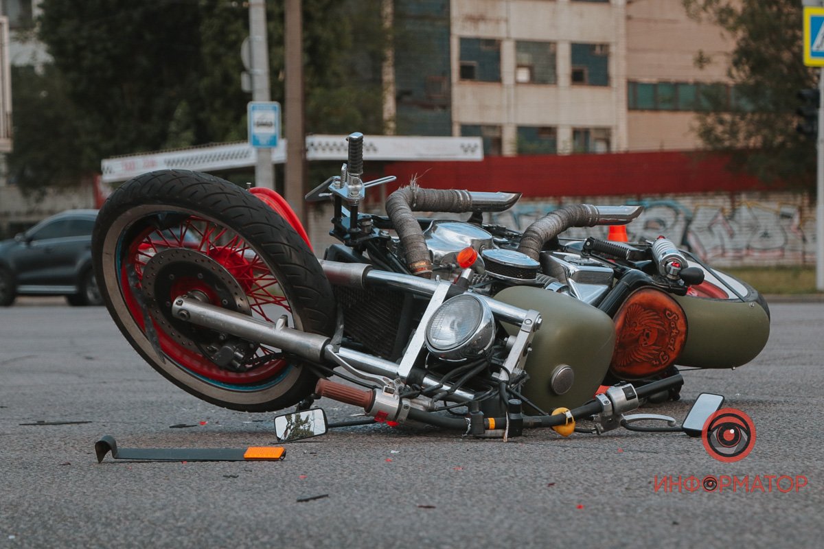 Ехали по Набережной Заводской в направлении Паруса