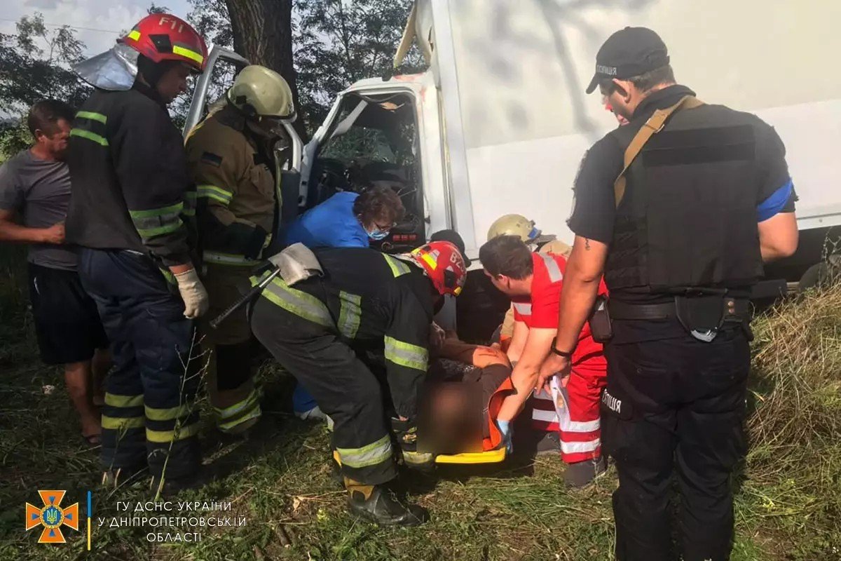 Чоловіка зажало у салоні Чоловіка зажало у салоні