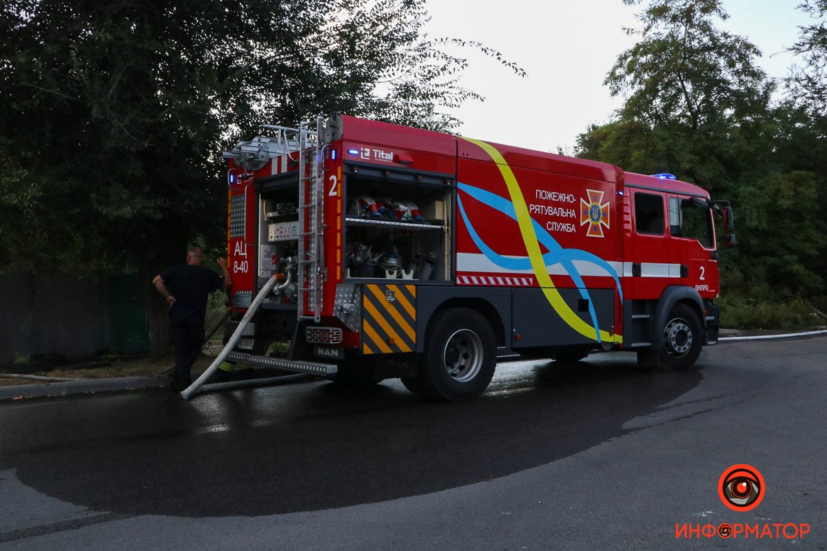 На місце прибули рятувальники