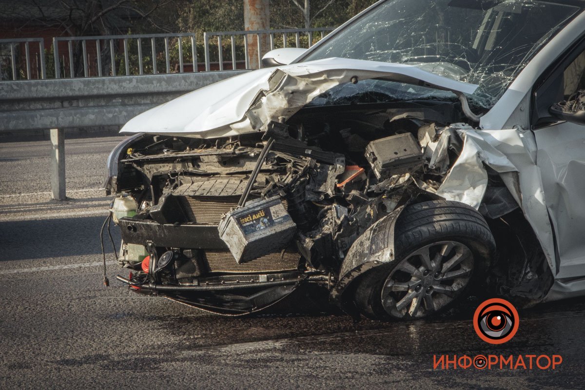 Уламки на дорозі