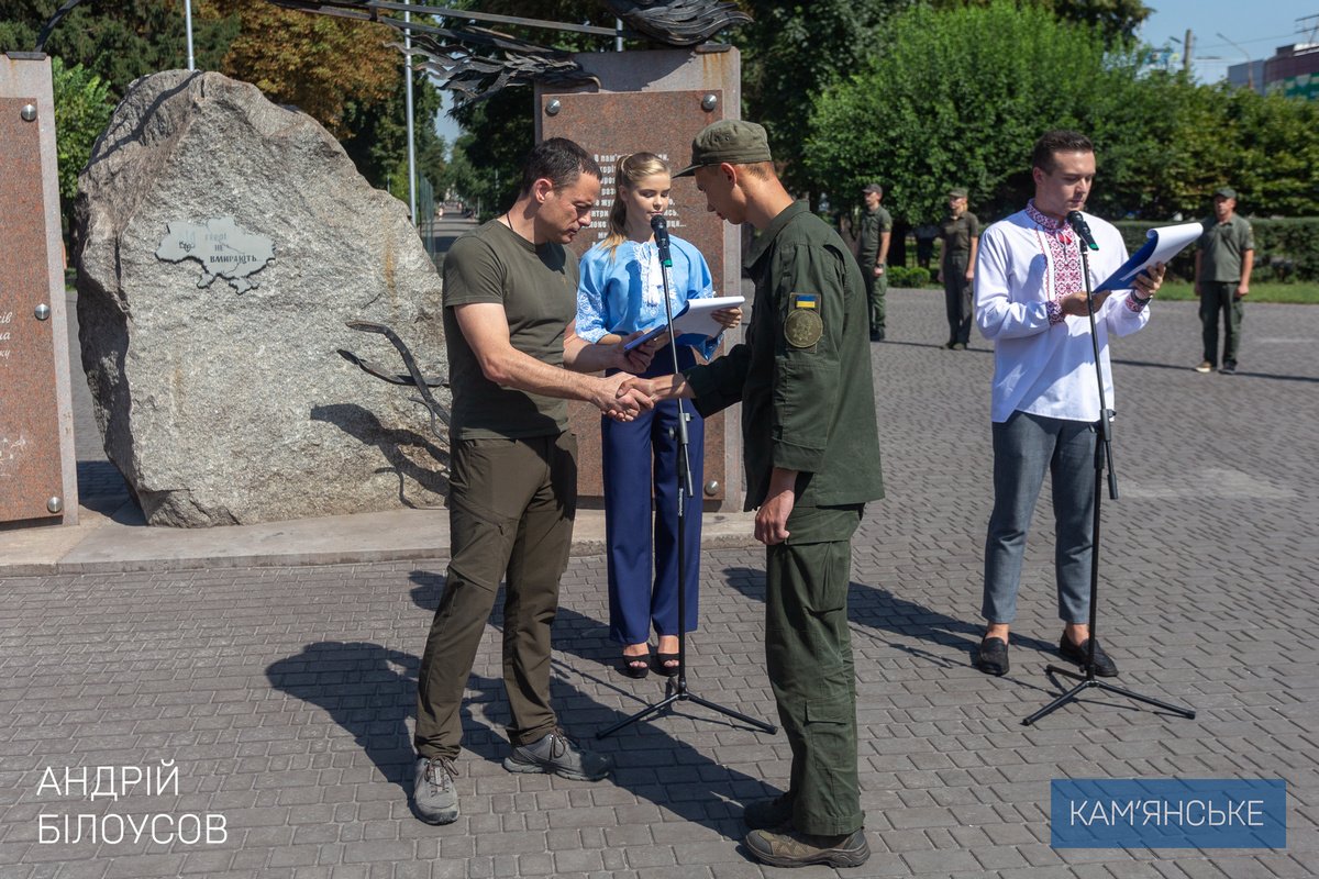 Возложение цветов, награждение и патриотическая акция: как в Каменском почтили память защитников 7