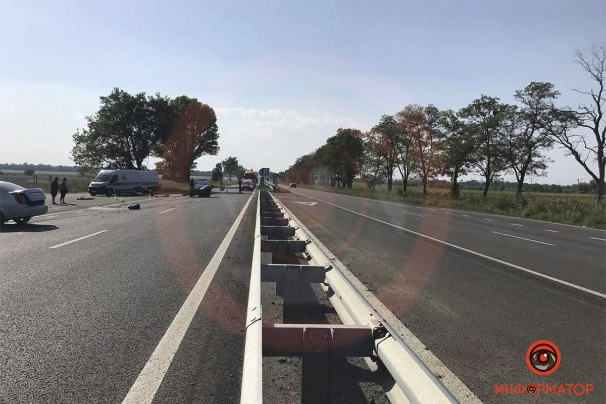 Водитель хотел совершить поворот, выехал на встречную полосу, где в него врезался Шевроле.