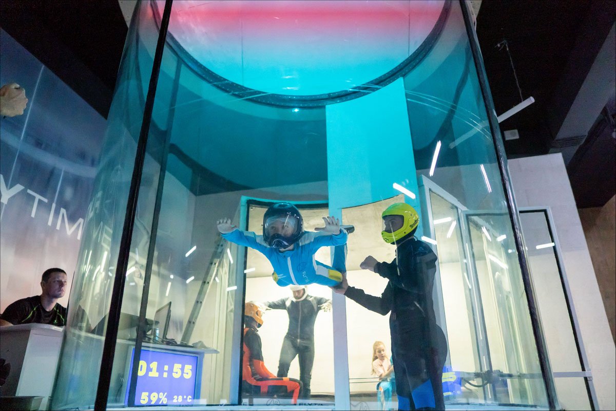 Аеротруба - це тренажер, що повністю імітує вільне падіння