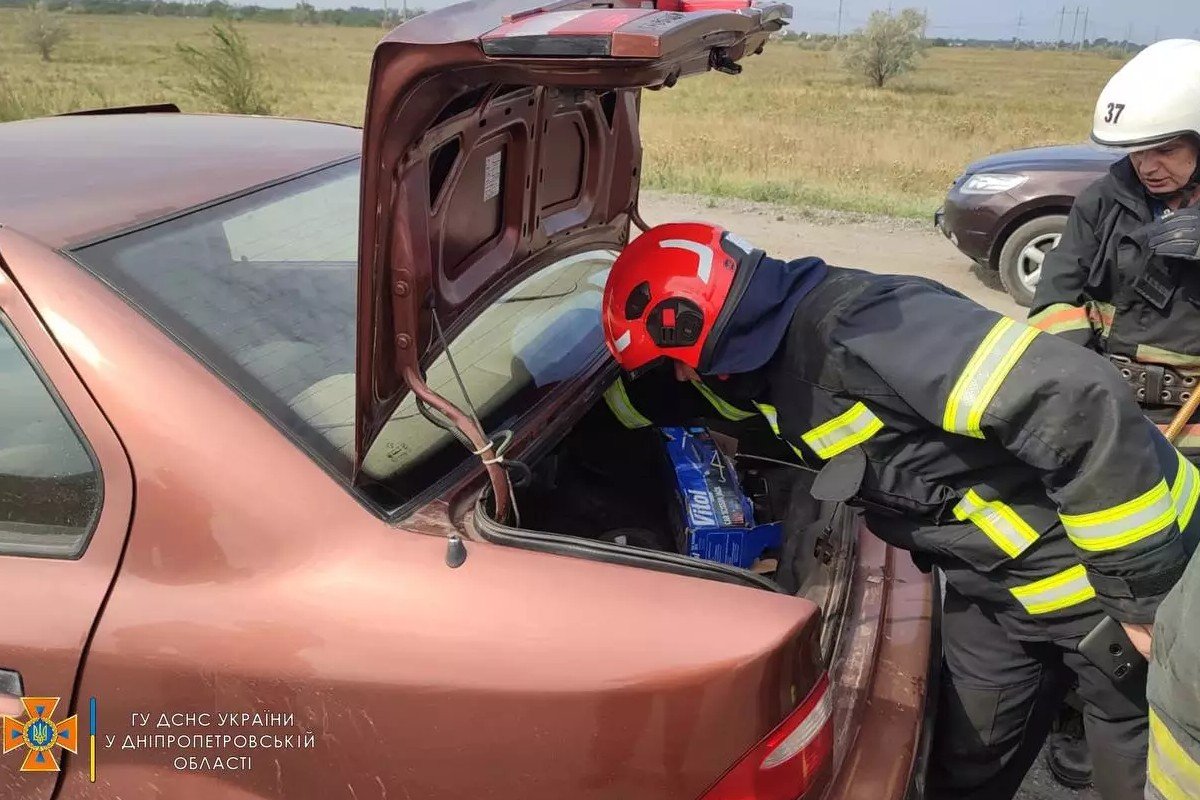 Там зіштовхнулися Samand та вантажівка ГАЗ 53 Там зіштовхнулися Samand та вантажівка ГАЗ 53