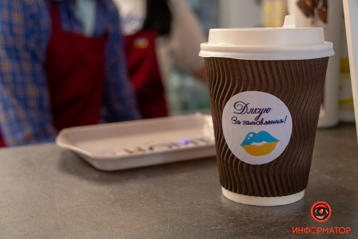 Проте останніх доводиться за руку затягувати до кав’ярні