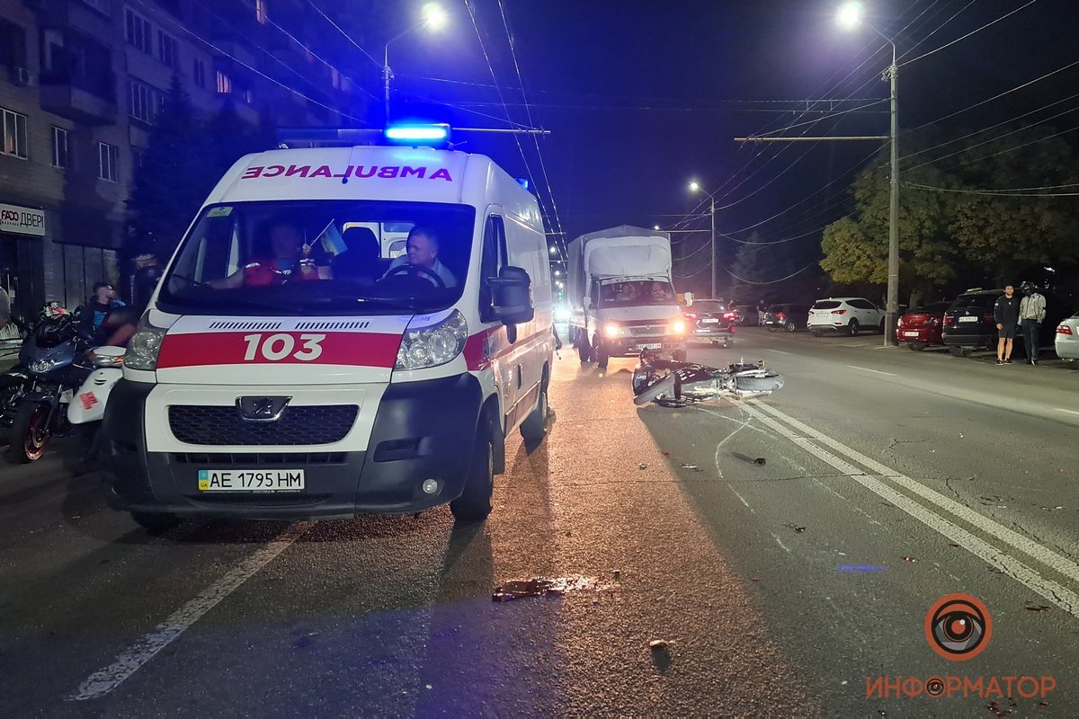 Пілот мотоцикла Suzuki збив 19-річну дівчину Пілот мотоцикла Suzuki збив 19-річну дівчину